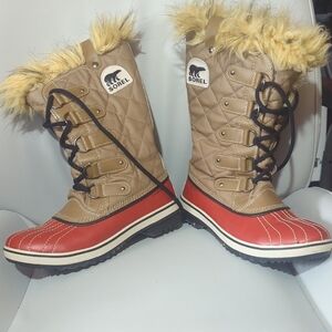 Sorel Women's Red and Brown Quilted Winter Boots